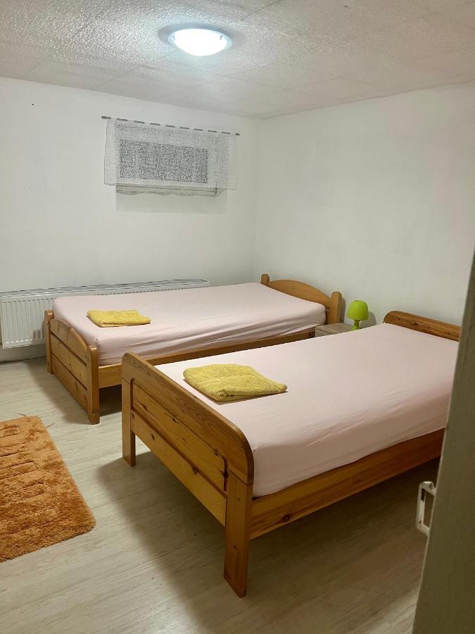 Doppelbett Zimmer Mit Gemeinschaftbad Borgholzhausen エクステリア 写真